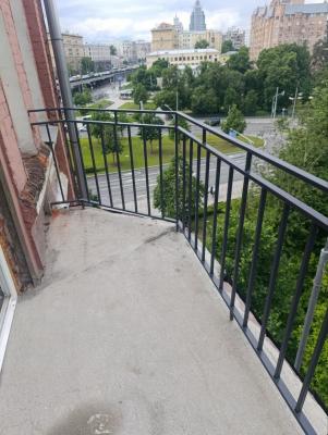 Перила балконные уличные - металлические ограждения